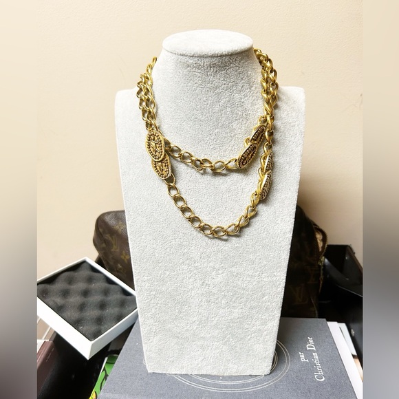 Authentic Chanel ULTRA RARE Vintage Gold Cherub Chain Belt / Necklace - Picture 6 of 15